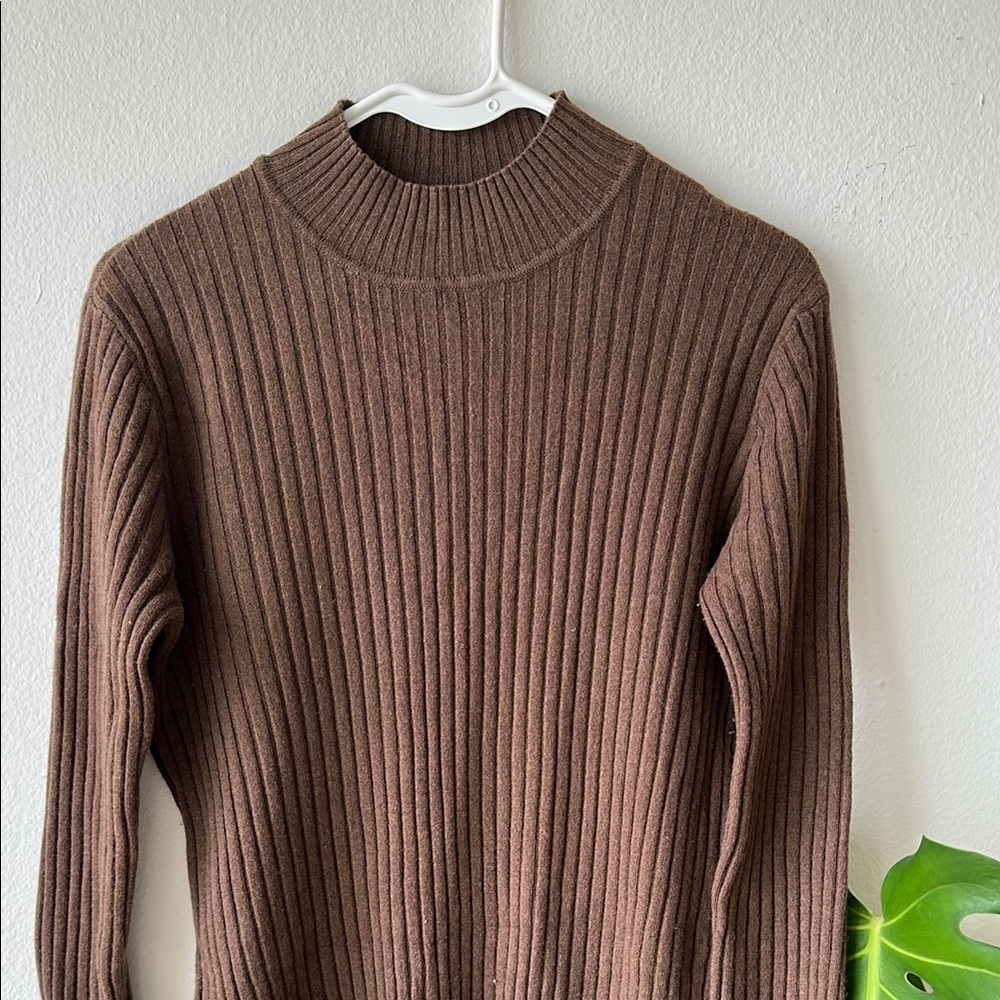 Elegant Brown Ribbed wool Dress - Picture 2 of 4